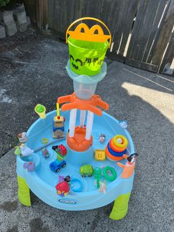 LITTLE TIKES SPLASH 💦 WATER TABLE WITH THIS PICTURE ACCESSORIES $50 FIRM ONLY CASH APPRECIATE