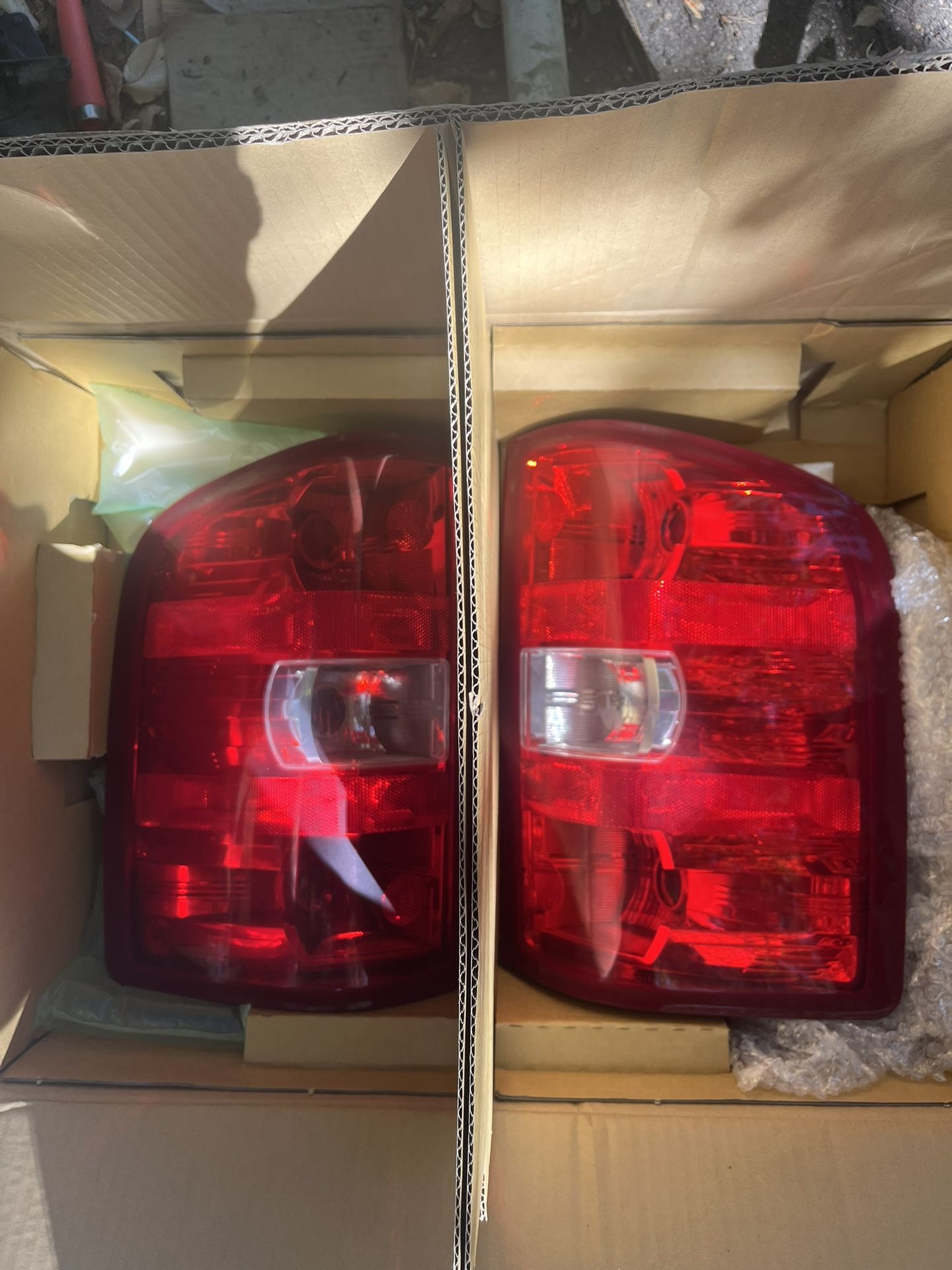 07-13 Silverado Taillights