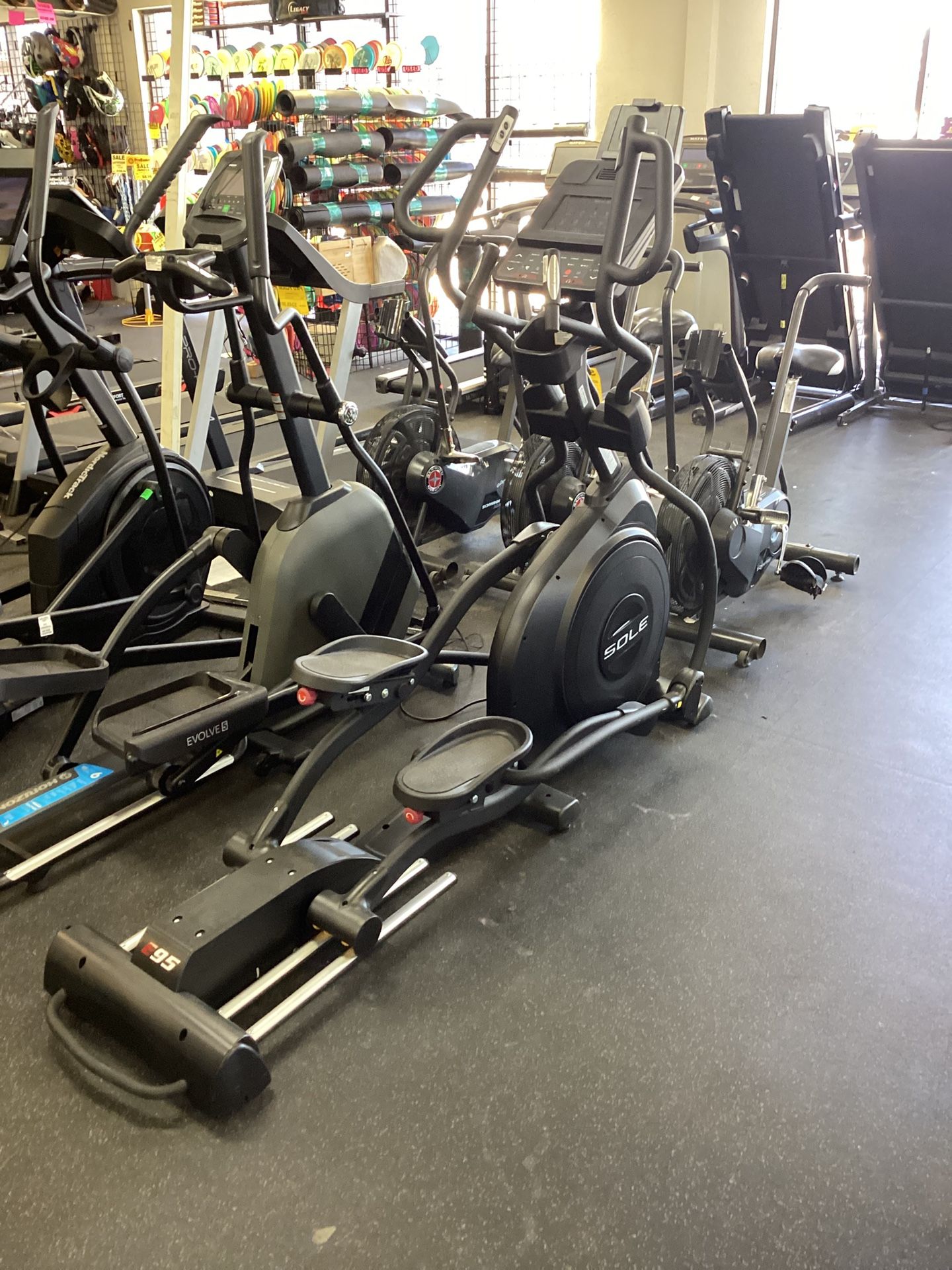 Sole E95 Elliptical Cross Trainer With ONLY 15 Miles Of Use Includes Warranty