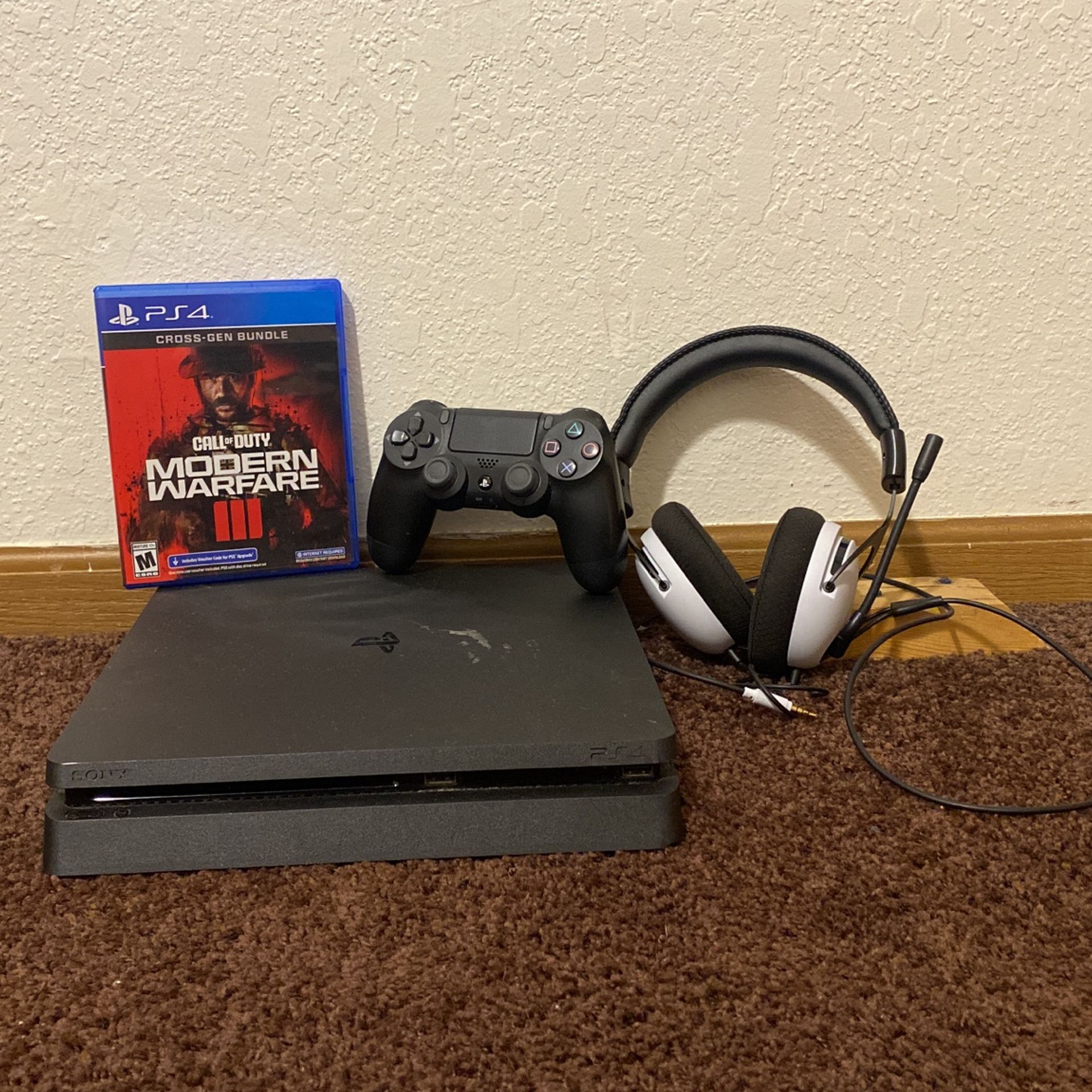 PlayStation 4 and COD MW3