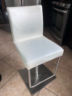 Bar chairs (x4)