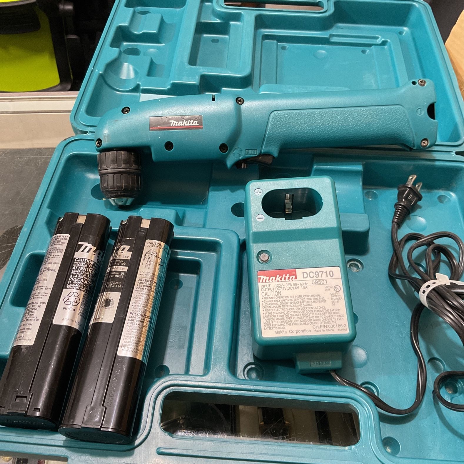 Makita 9.6 Volt 3 8 inch Ni Cad Cordless Right Angle Drill DA391D for Sale in Bloomfield NJ OfferUp