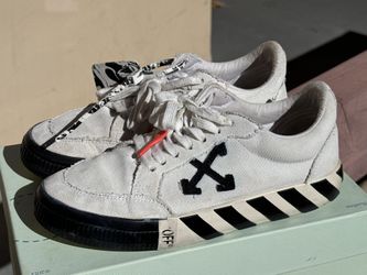 OFF-WHITE SNEAKERS, LOW VULCANIZED, WHITE BLACK COLORWAY, SIZE 39 EU , Men 6-6.5 US Size Used Good Condition