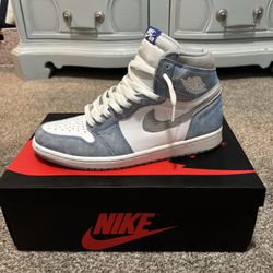 Jordan 1 Hyper Royal Smoke Grey