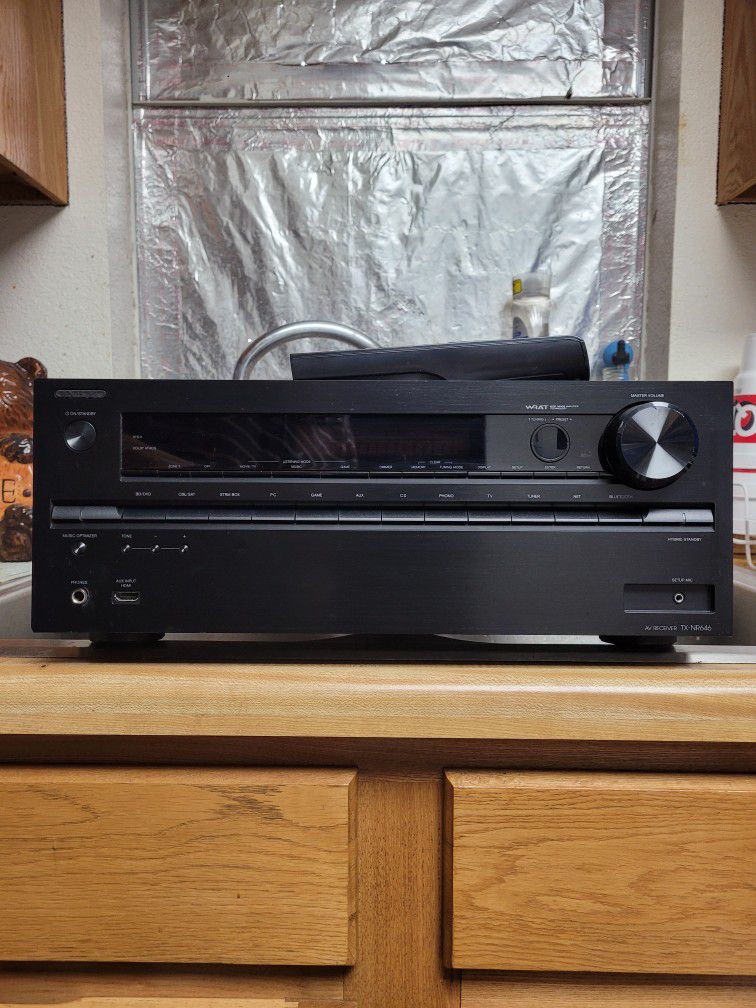 Onkyo TX-NR646  Like New Dolby Atmos(Tap Picture Better View )
