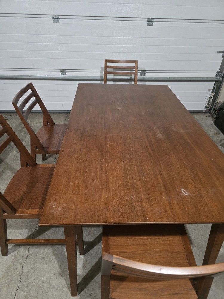 Diana Table And Chairs 