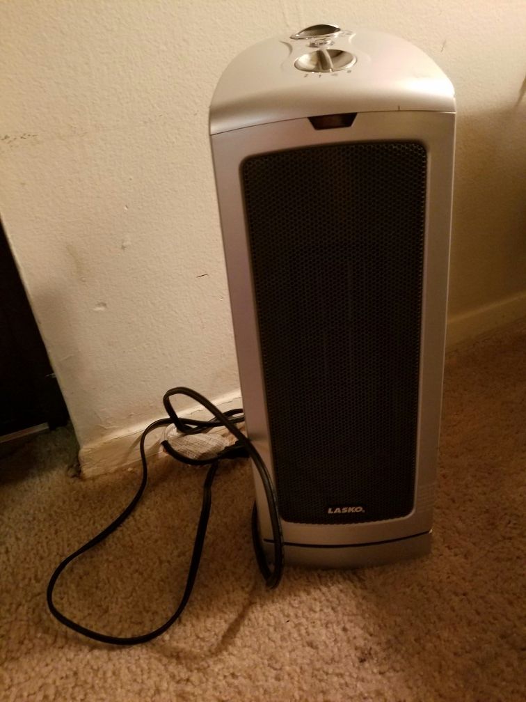 Lasko 5367M Oscillating Ceramic Tower Heater