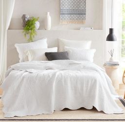 Madison Park Cottage Damask Coverlet Set, 3-Piece King/Cal King Quilt Set
