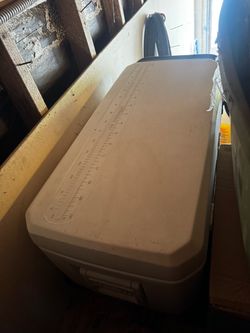 Igloo rolling ice chest