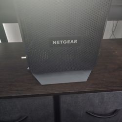 NETGEAR - Nighthawk AC1900 Router with DOCSIS 3.0 Cable Modem - Black