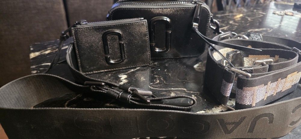 AUTHENTIC Marc Jacobs Snapshot black Crossbody Bag with Marc Jacobs Sleek wallet