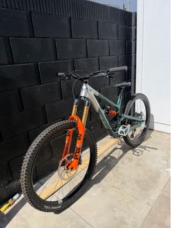 YT Capra Core 4 CF