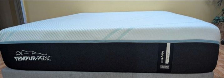 Tempur-Pedic ProAdapt Medium Qu,een Mat,tress 12 inch + Tempur-Flat Foundation Set (Like New!). 85% off retail. Free same-day delivery.