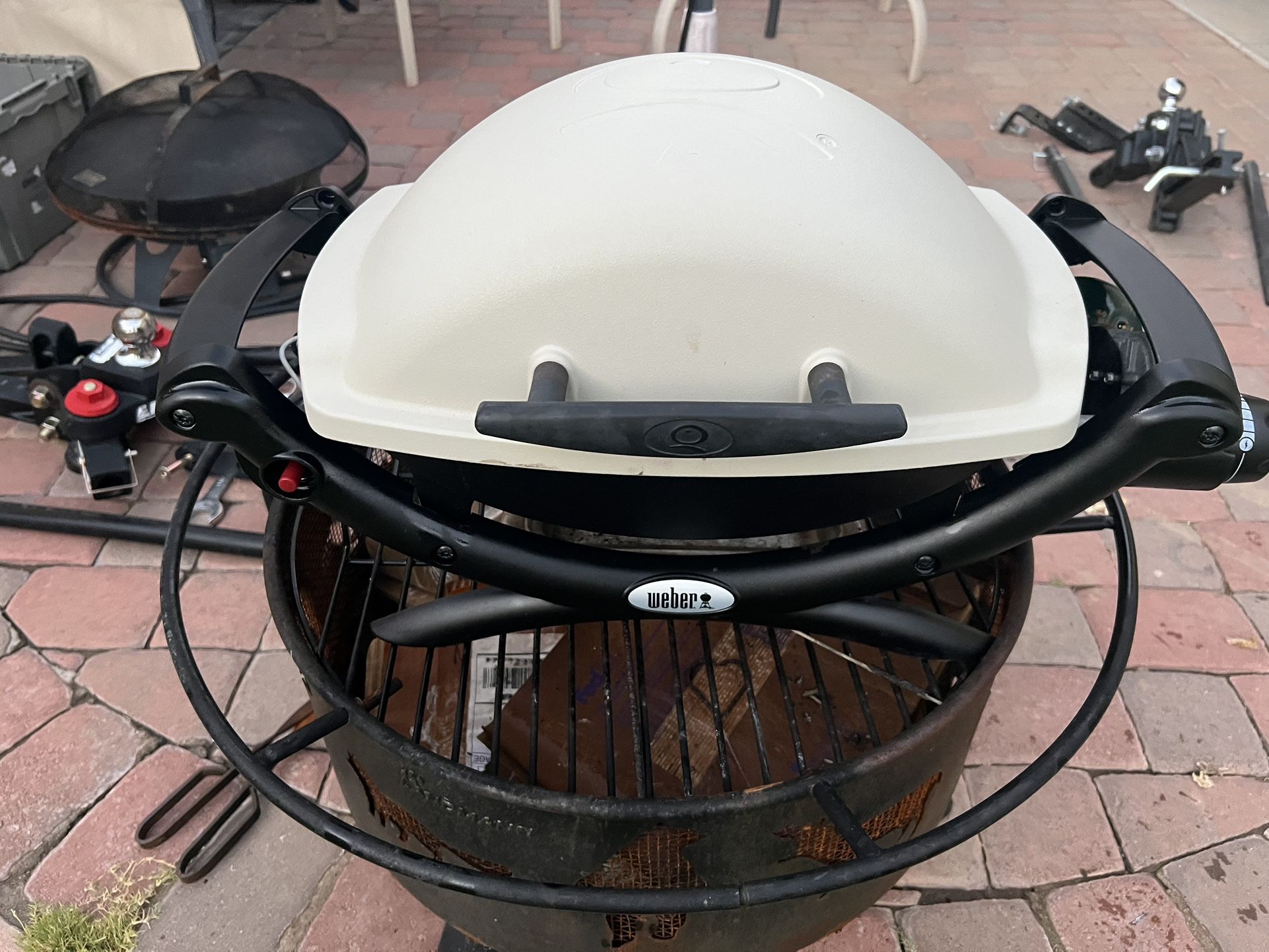 Weber Q1000 Liquid Propane Grill, Chrome