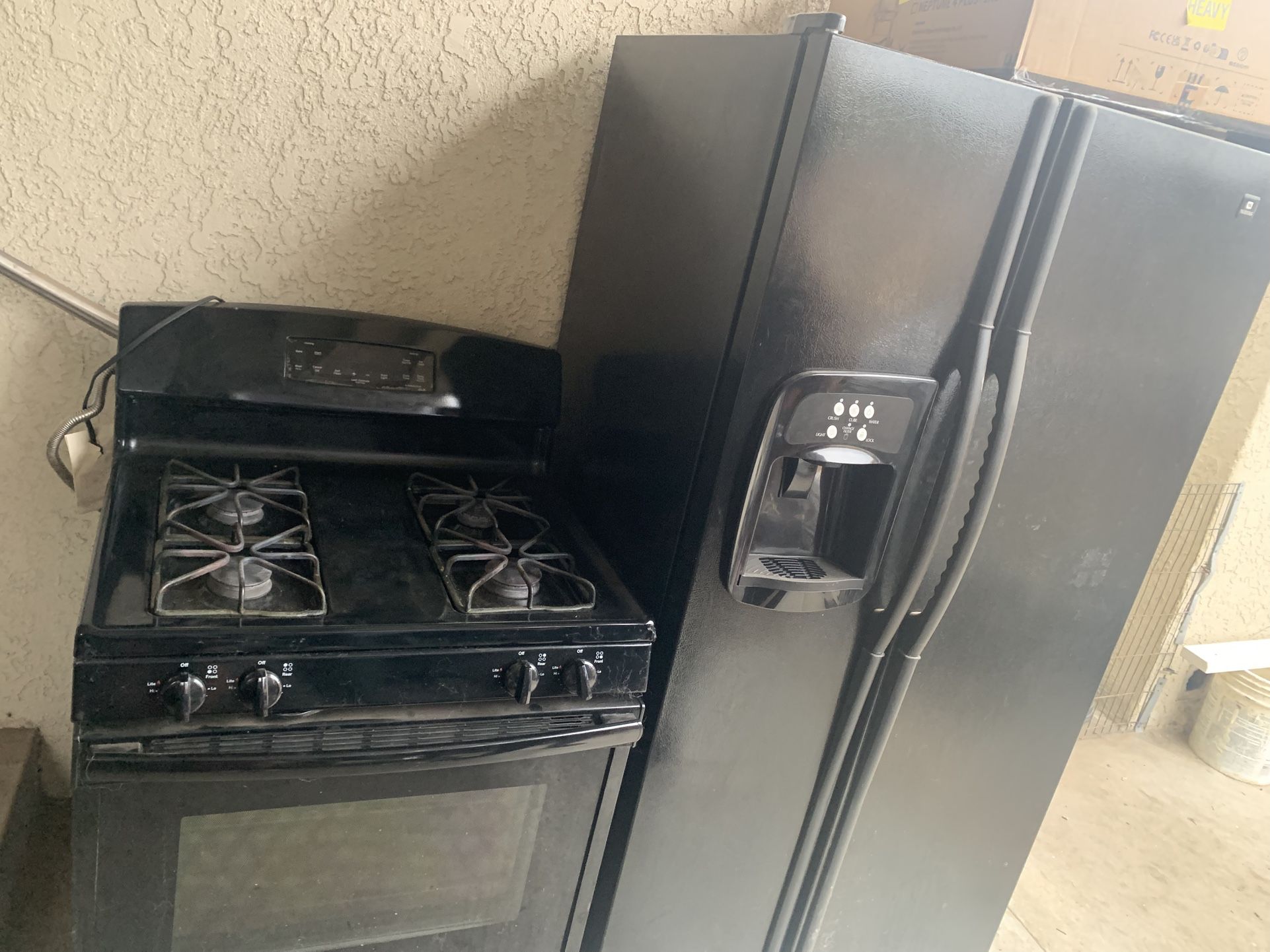 Fridge and Stove 