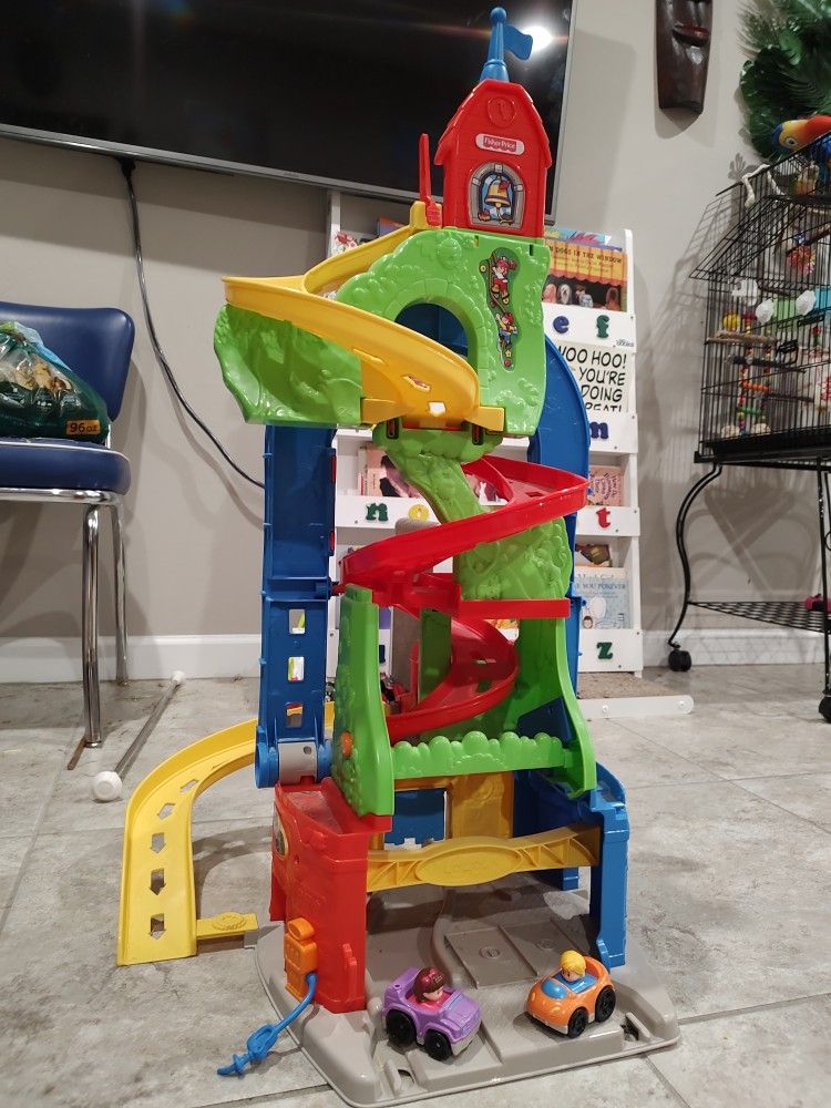 Fisher Price Little People Sit and Stand Skyway Wheelies Race Track with 2 Cars