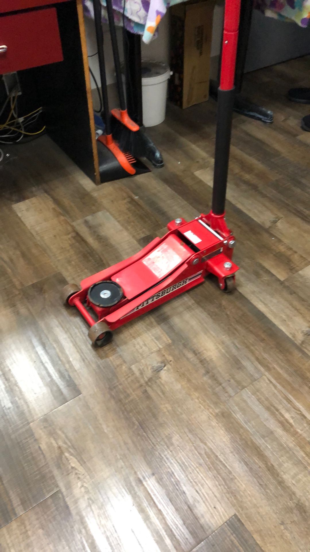 96091 Pittsburg 56624 Red 3-ton Hydraulic Floor Jack W/ Handle 575900