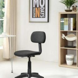 ⭐ ONE (1) BLACK TASK/OFFICE CHAIR ⭐ ROLL, SWIVEL, ADJUSTABLE HYDRAULIC HEIGHT. PICK UP ONLY. FIRST COME, FIRST SERVED. 🚙⚡ 