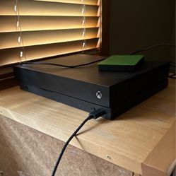 Xbox one x 2 Tb storage and one controller