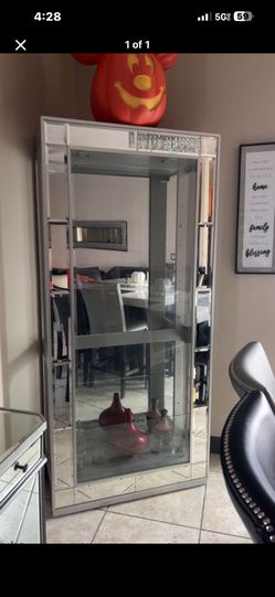 Mirrored glass Curo display cabinet with light