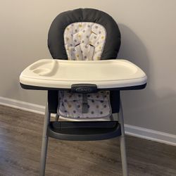 Graco High Chair ( Convertible / Removable Tray )