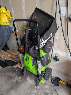 Electric (battery) operated lawn mower