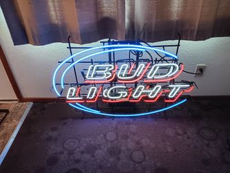 Bud light neon beer sign size 47.1/2 ins wide by 31.1/2 ins high works perfect 