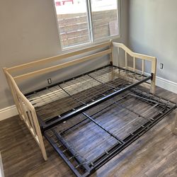 Wood Trundle Bed Twin Or King 