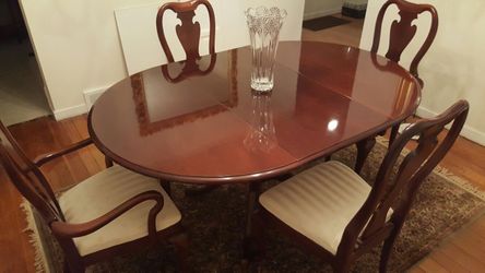 Thomasville Cherry Dining Room Table And Chairs