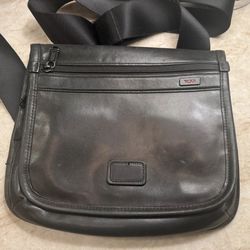 TUMI Alpha Collection: Premium Napa Leather Messenger Bag