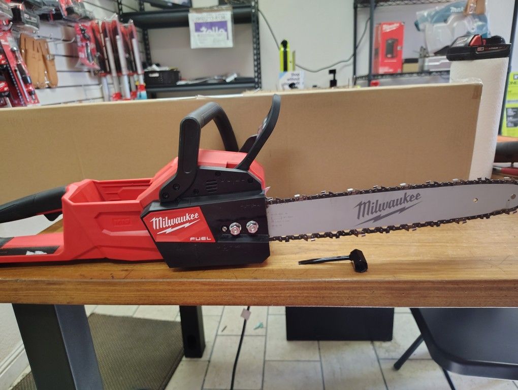 Milwaukee Fuel 16in Chainsaw Tool Only