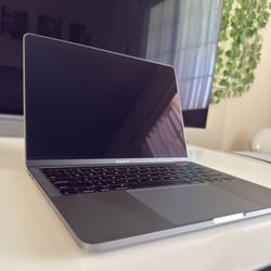 13” Macbook Pro 2TB Core i7