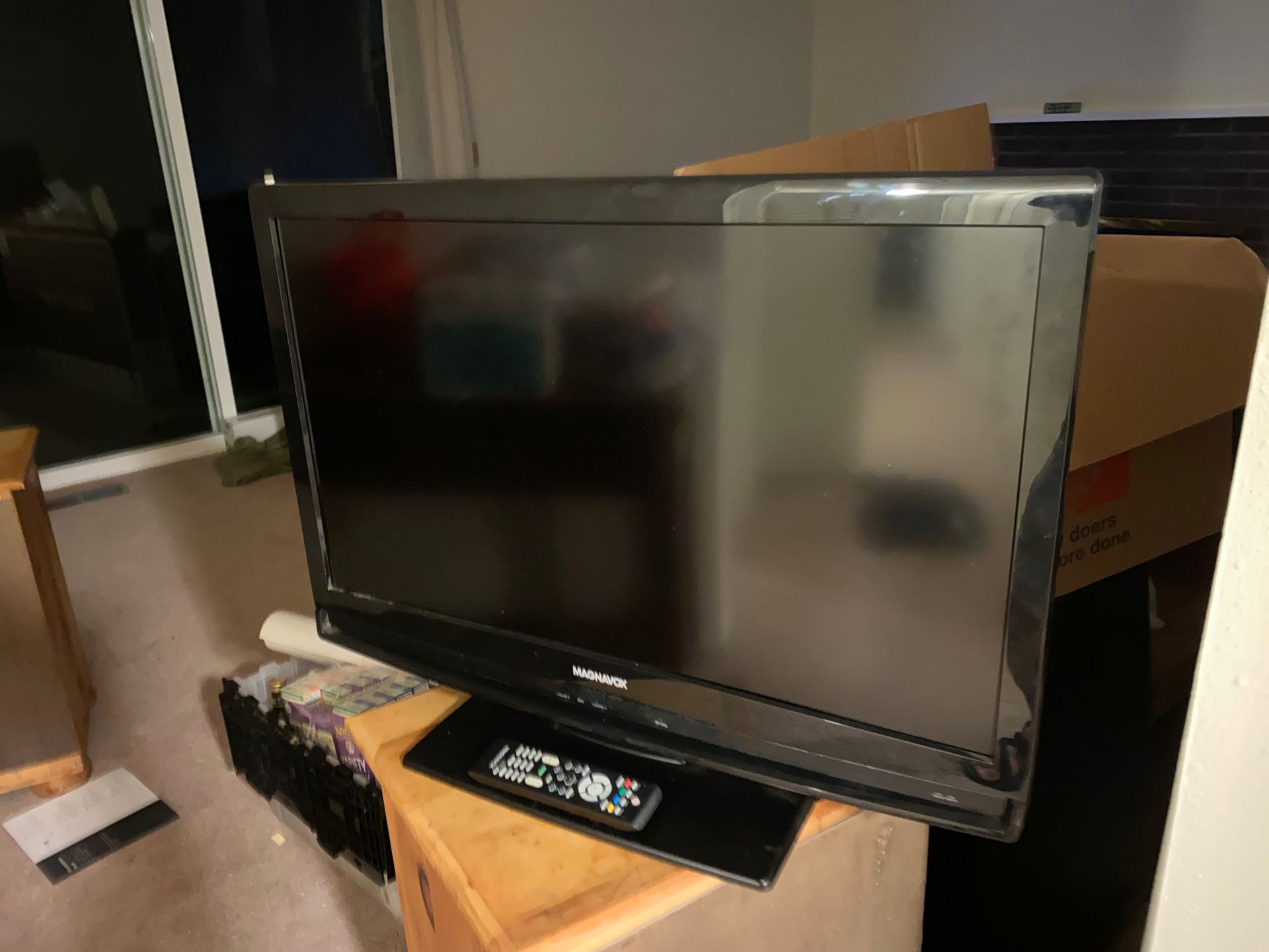 Magnavox 32 inch TV with remote
