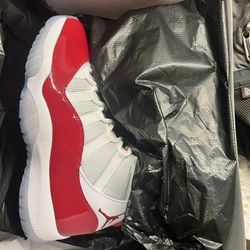 Jordan retro 11 “cherry” Size 9.5