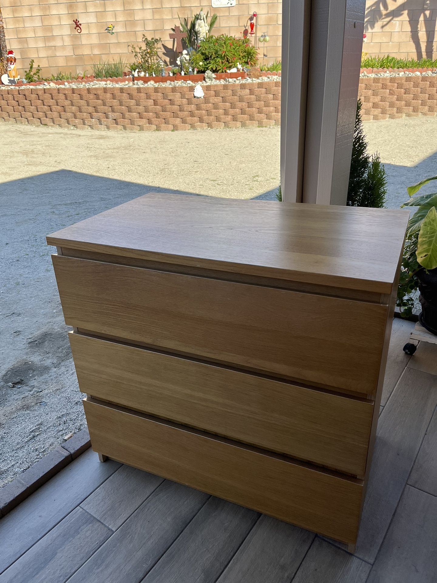 Beautiful Dresser 3 Drawers.