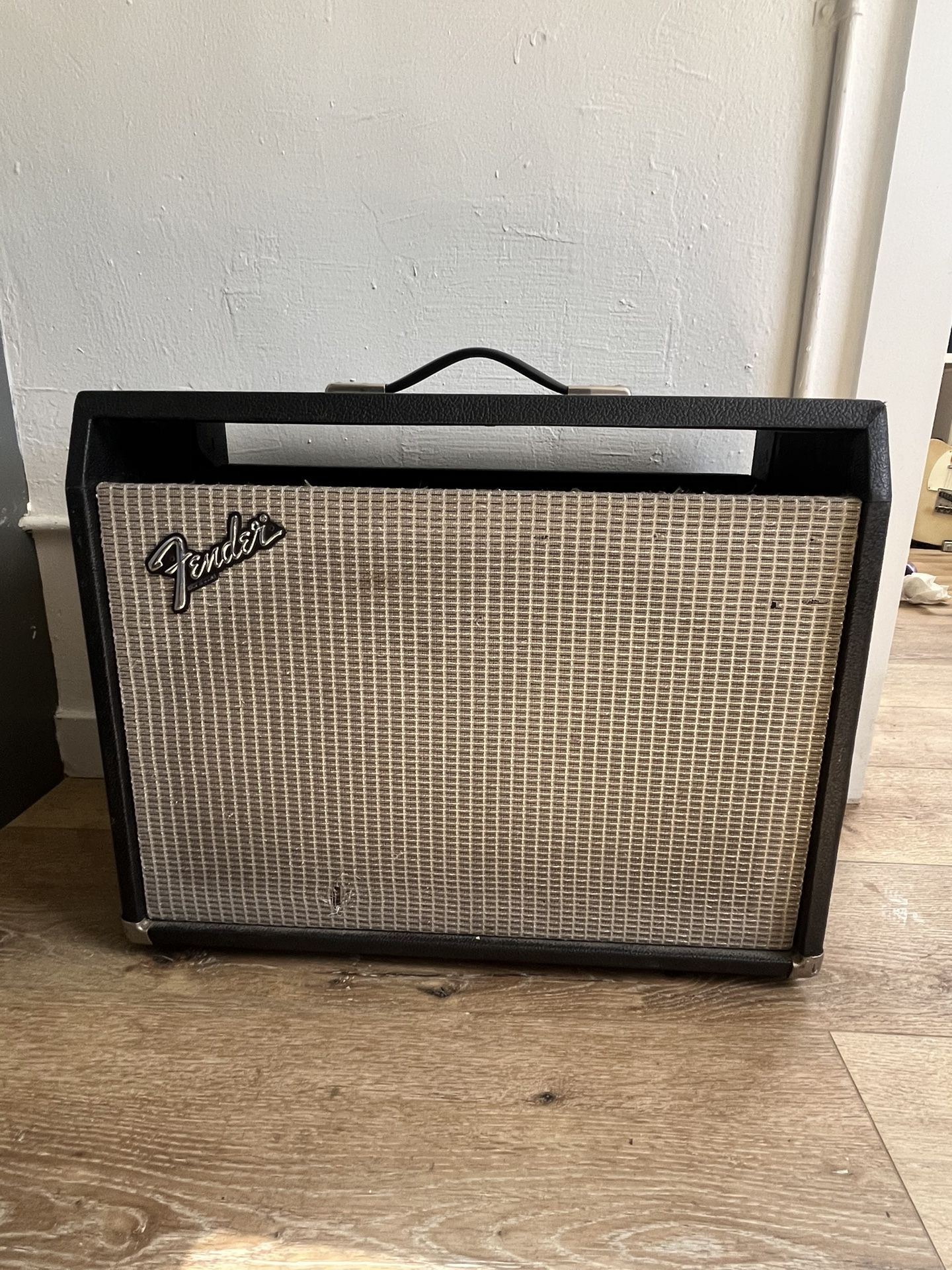 Fender 2 Speaker guitar cab (cabinet)