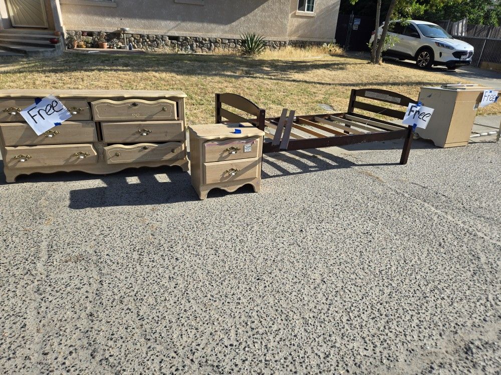 Free Furniture