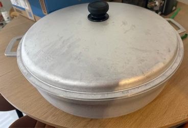 Aluminum stock pot with lid