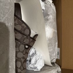 New Coach Slides Size 7