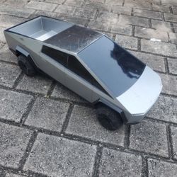 Toy Testla Cyber Truck 