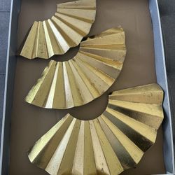 GOLD RUFFLED FAN WALL DECOR