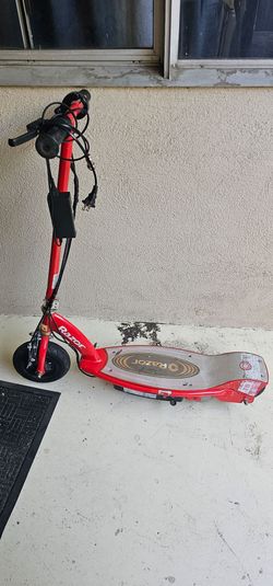 RAZOR E100 Kids Scooter