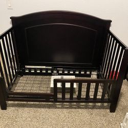 Berkeley 4-in-1 Crib And Change Table, Plus Storage Boxes
