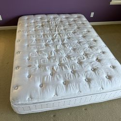 Queen size mattress and boxspring