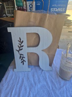 Wall decor letter R