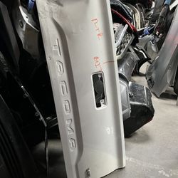 Toyota Tacoma Trunk Door