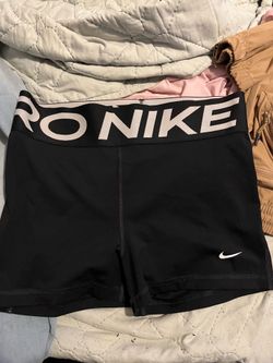 Woman’s Nike pros size medium