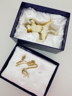 Cat jewelry box with matching necklace