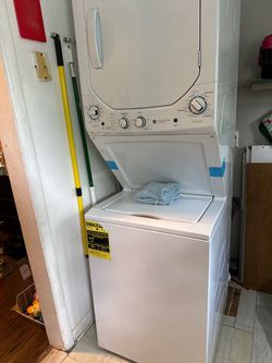 Gently used Ge washer Electric dryer combo in amazing condition moving soon not taking asking 550 happy to test