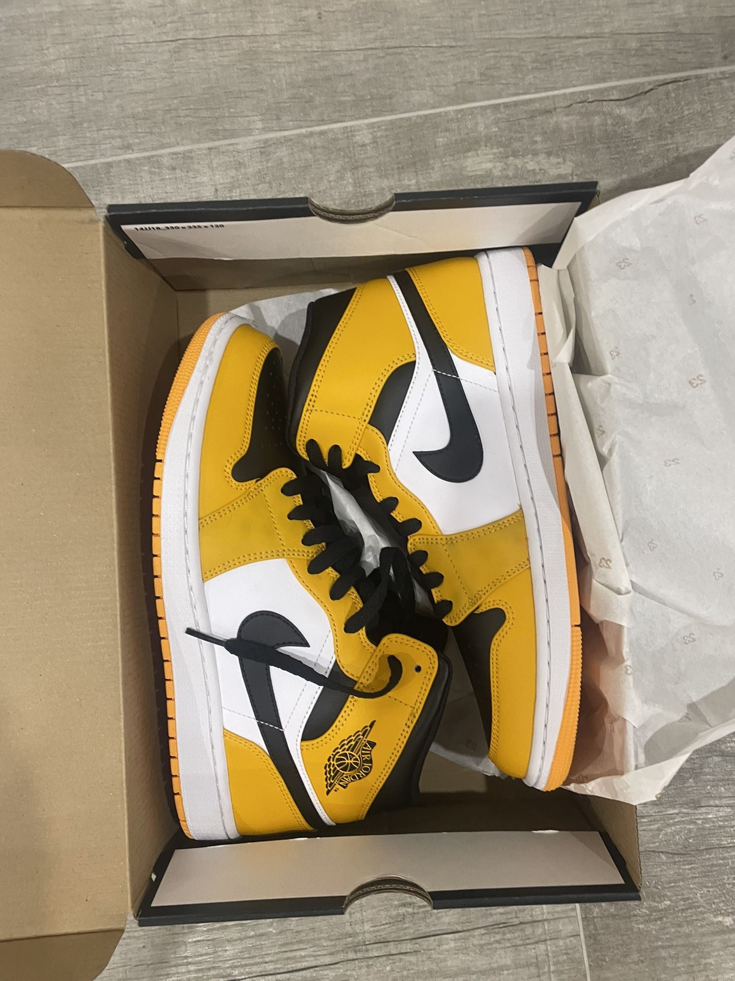Nike Jordan 1 Mid